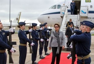 Dilma volta a Brasília após sobrevoar cidades no RS; terça se reúne com ministros