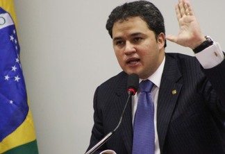 Efraim Filho critica prefeito de JP por sua posição em relação a impeachment: "o PT não saiu de Cartaxo"