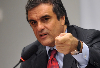 "Renúncia de Cunha fortalece defesa de Dilma", diz Cardozo
