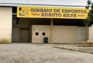 Walter Júnior denúncia cobrança de taxa pela prefeitura para que população possa utilizar ginásio público em Solânea