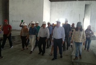 Secretário João Azevedo  visita obra do Centro de Formação de Educadores em Mangabeira