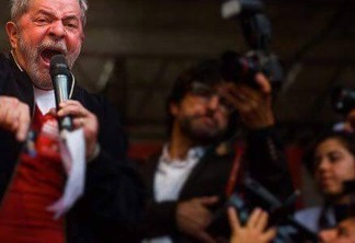 INVESTIGADO: Lula é convocado para depor sobre compra de tríplex