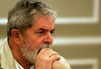 Lula quer 'equipe de peso' para defendê-lo de suspeitas acerca de triplex