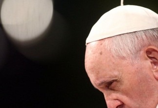 "Quantas vezes todos ouvimos pessoas dizerem 'se esta pessoa é católica, é melhor ser ateu'". diz o Papa.