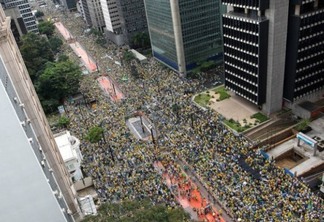 Ato contra o governo Dilma reúne um milhão de manifestantes em Copacabana e na paulista