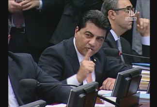Manoel Júnior chama deputado petista de 'cínico' após ser acusado de vender apoio a Cunha; VEJA VÍDEOS