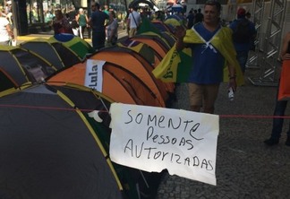 Grupo pró-impeachment cria zona privativa na Av. Paulista para acampamento