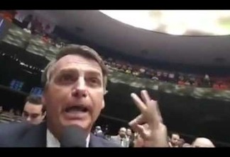 Deputados avaliam medidas contra Bolsonaro, que propôs 'sitiar o Congresso' - REVEJA VÍDEO