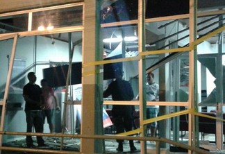 NINGUÉM DETÉM: Bandidos explodem agência bancária no Cariri e caixa eletrônico no Agreste