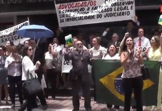 Advogados contra impeachment: 'OAB nos desampara num momento que nos lembra ditadura'