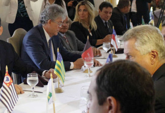 Ricardo participa de reunião do Fórum Permanente de Governadores, em Brasília 