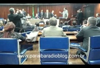 Ricardo Barbosa humilha deputados adesistas e insinua que alguns cuidam da alcova de Ricardo - VEJA VÍDEO