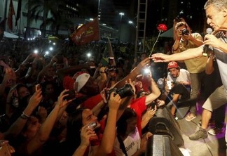 CHICO BUARQUE: Ovacionado, cantor defendeu integridade de Dilma e comparou momento com 1964
