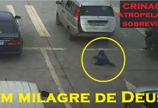 Criança sobrevive ao cair de minivan e ser atropelada por carro - VEJA VÍDEO