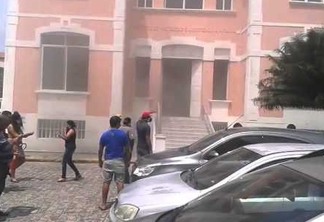 VEJA VÍDEO: Incêndio atinge hospital no Bairro de Jaguaribe