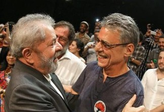 Manifestação contra o impeachment reúne Lula, artistas e intelectuais no Rio