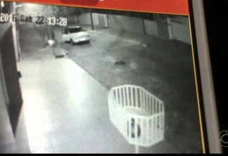 VEJA VÍDEO: Morador dos Bancários tem celular roubado e ainda é obrigado a empurrar o carro do ladrão
