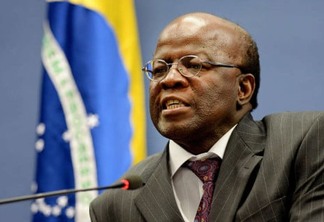 Brazilian Supreme Court President Joaquim Barbosa speaks during a press conference at the National Justice Council after a meeting with Brazilian President Dilma Rousseff in Brasilia in June 25, 2013. Rousseff met with leaders from several sectors of society to discuss proposals submitted yesterday to governors. AFP PHOTO/Evaristo Sa        (Photo credit should read EVARISTO SA/AFP/Getty Images)