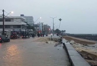 VEJA VÍDEO - Chuvas causam deslizamentos de terra e mortes em Recife