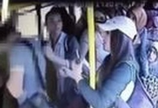 Homem apanha após abusar de passageira em ônibus; ASSISTA