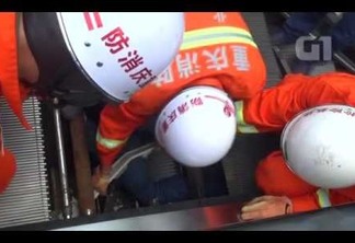 Homem é engolido por escada rolante durante manutenção - VEJA VÍDEO
