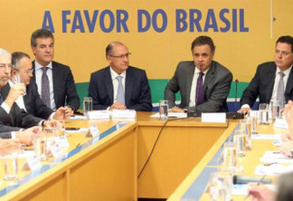 AÉCIO RECUA: Temer está parecido com Dilma