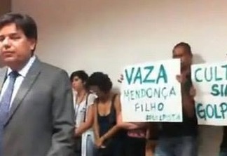 Ministro do MEC, Mendonça Filho é vaiado por servidores em auditório - VEJA VÍDEO