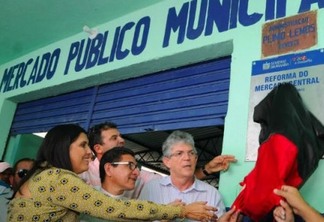 Ricardo entrega reforma de Mercado Público e atende comerciantes de Fagundes