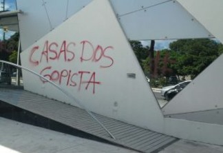 PMDB da Paraíba é alvo de protesto:  Pichações na sede contra o ‘golpe’