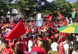 UM DOMINGO PRA DILMA: Protesto no Busto de Tamandaré contra impeachment e pelo fora Temer