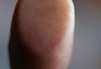 Polícia faz dedo em impressora 3D para desbloquear celular de suspeito de crime