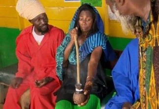 Glória Maria fuma maconha em ritual na Jamaica e vira trending topics no Twitter