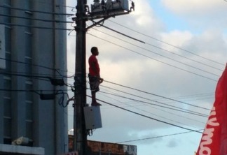 FLAGRANTE - Homem morre eletrocutado ao subir em poste para ver Dilma, veja vídeo