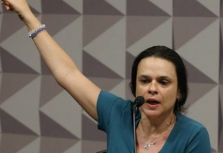 'ACABOU ONTEM': Janaina Paschoal ataca Olavo de Carvalho e o acusa de criar coletivo de imbecis