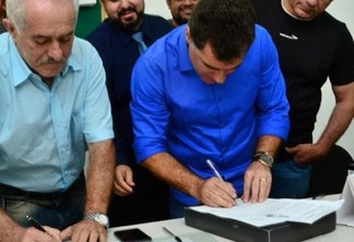 Artur Bolinha registra candidatura a prefeito de Campina Grande