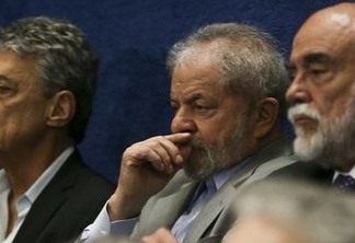 'Amargurado', Lula diz 'que não tem que negociar' com Michel Temer