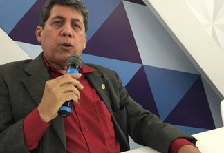 Presidente do Conselho Regional de Economia afirma que definição do impeachment é 'a chave' para a crise no Brasil