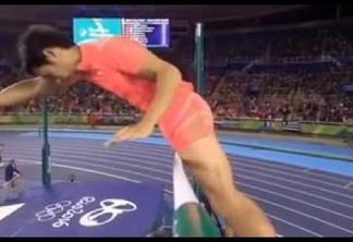 VEJA VÍDEO - Próprio pênis faz japonês ser eliminado do salto com vara na Rio 2016