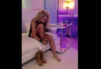 Shakira é hostilizada na web após postar foto com 'brinquedo erótico'