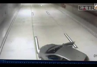VEJA VÍDEO - Bandidos armados com fuzis tentam fazer arrastão em túnel