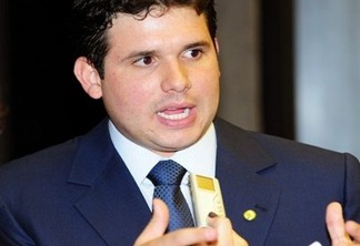 Hugo sustenta que PMDB da PB deve fazer alianças com partidos adversários do PSDB