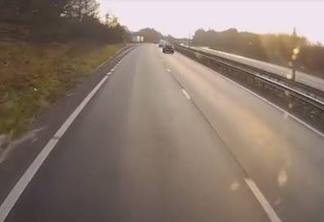 Veja vídeo - Momento exato em que motorista se distrai e provoca acidente impressionante