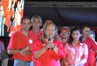 Fátima Paulino reconhece do governo federal em comício de encerramento de campanha
