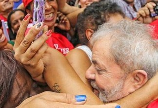 POLÊMICA: Notícia da provável prisão de Lula nesta segunda reúne mais de mil pessoas em vigília em São Bernardo
