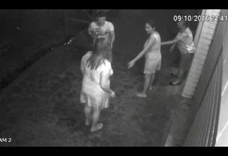 VEJA VÍDEO - Mulheres oram durante assalto na PB e arma de bandido falha 3 vezes; Suspeito foi preso