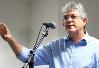Ricardo Coutinho anuncia antecipação do pagamento dos servidores estaduais