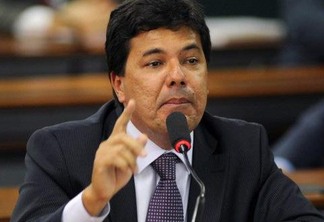 Ministro da Educação comete erro básico de português