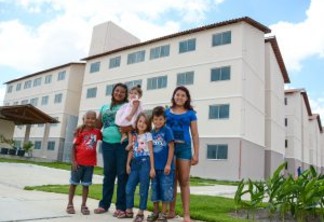 Prefeitura realiza sonho de 192 famílias que vão passar o Natal na casa nova