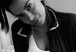 Anitta posta em rede social fotos sensuais de calcinha