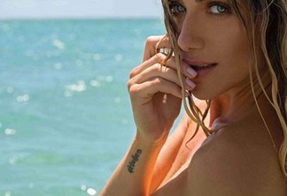 Giovanna Ewbank posa sensualíssima e mostra boa forma em praia do Nordeste